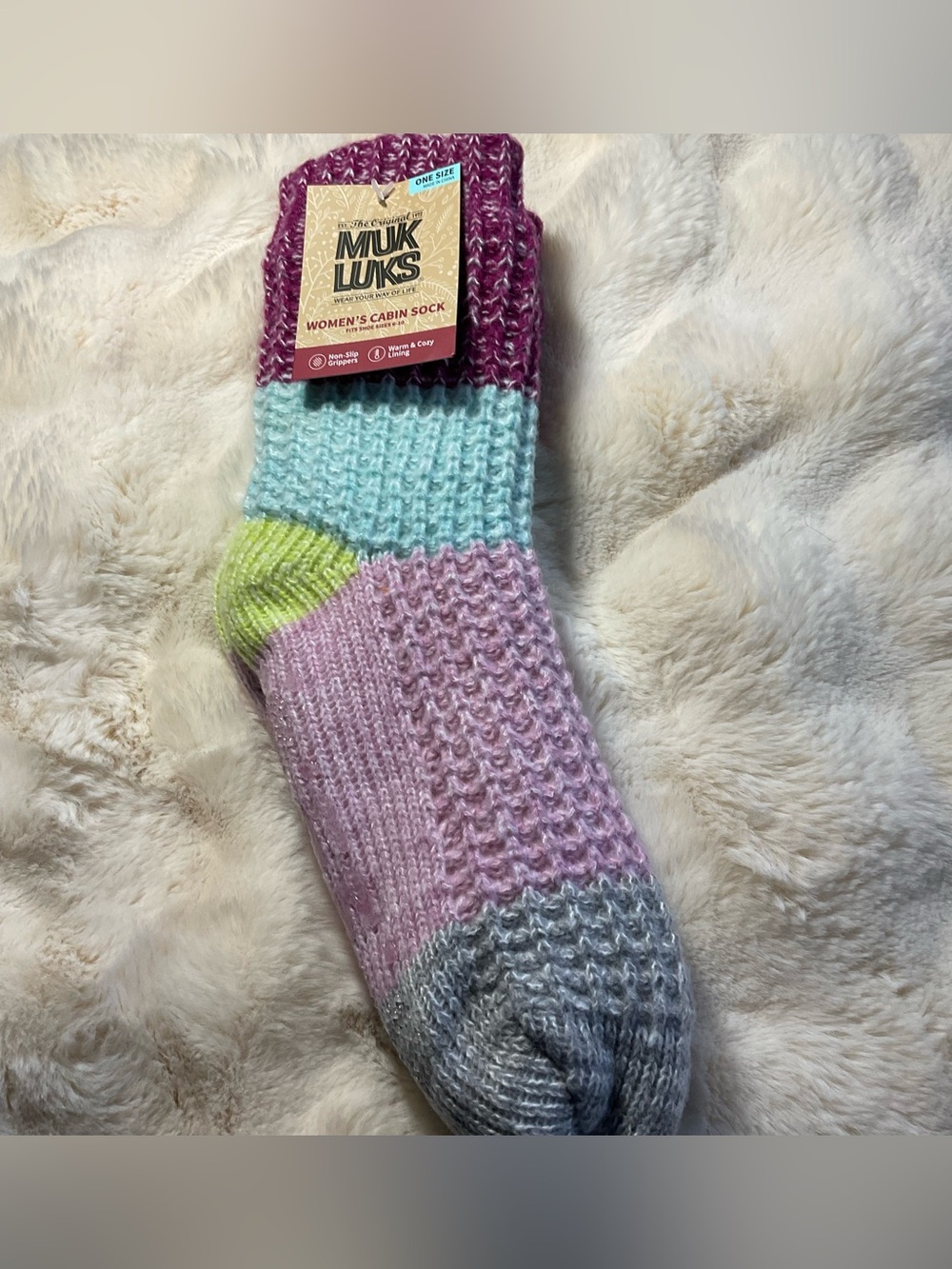 NWT Muk Luks Women’s Cabin Socks w/ non-slip grips on bottom, fleece lined!